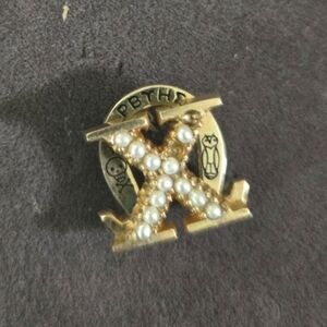 10k Gold And Pearl Chi Omega Sorority Member Badge